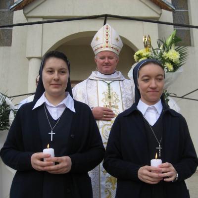 13 aprilie: Luncani: Exerciţii spirituale şi reînnoire de voturi