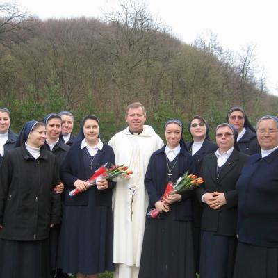 13 aprilie: Luncani: Exerciţii spirituale şi reînnoire de voturi