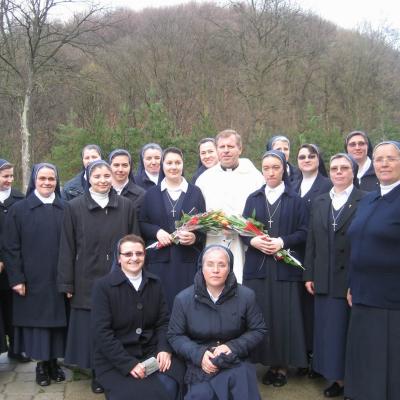 13 aprilie: Luncani: Exerciţii spirituale şi reînnoire de voturi