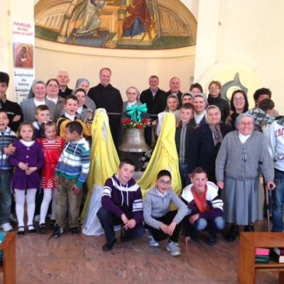 17 aprilie: Oneşti: Binecuvântarea clopotului capelei "Buna-Vestire"