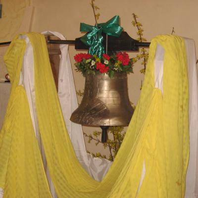 17 aprilie: Oneşti: Binecuvântarea clopotului capelei "Buna-Vestire"