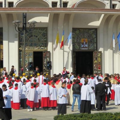 20 aprilie: Iaşi: Întâlnirea copiilor şi adolescenţilor ministranţi din Dieceza de Iaşi