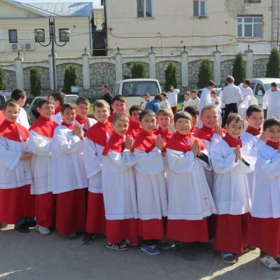 20 aprilie: Iaşi: Întâlnirea copiilor şi adolescenţilor ministranţi din Dieceza de Iaşi