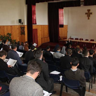 20 aprilie: Roman: Prima întâlnire din seria "Atelierul Muzical"