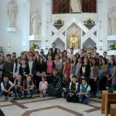 24 aprilie: Bacău: Un dar pentru copiii din Kenya