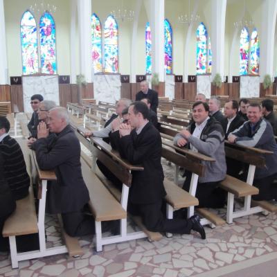 24 aprilie: Bacău: Şedinţa decanală