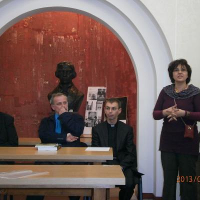 25 aprilie: Iaşi: Masă rotundă cu prezentarea volumului de documente "Acta camilliana"