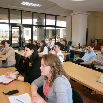 25 aprilie: Iaşi: Masă rotundă cu prezentarea volumului de documente "Acta camilliana"
