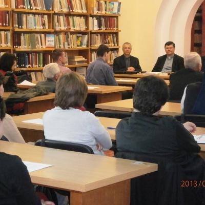 25 aprilie: Iaşi: Masă rotundă cu prezentarea volumului de documente "Acta camilliana"