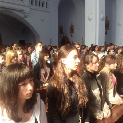 27 aprilie: Cacica: Pelerinajul absolvenţilor de liceu