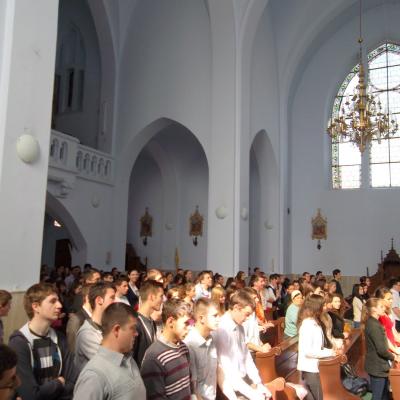 27 aprilie: Cacica: Pelerinajul absolvenţilor de liceu