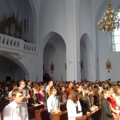 27 aprilie: Cacica: Pelerinajul absolvenţilor de liceu