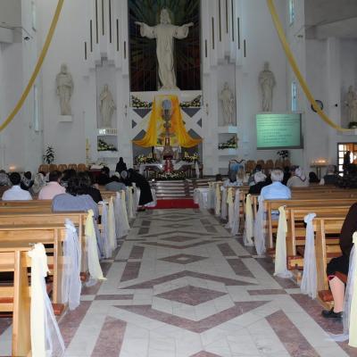 28 aprilie: Bacău "Sfântul Nicolae": Prima Sfântă Împărtăşanie