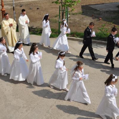 28 aprilie: Bacău "Sfântul Nicolae": Prima Sfântă Împărtăşanie
