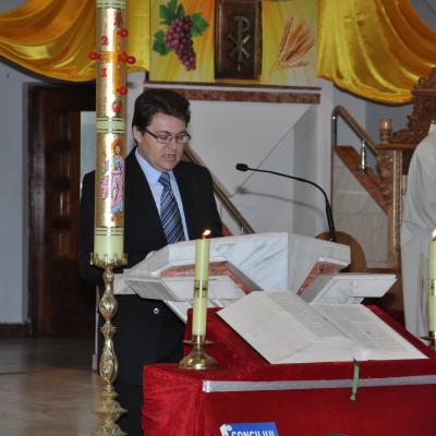 28 aprilie: Bacău "Sfântul Nicolae": Prima Sfântă Împărtăşanie