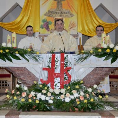 28 aprilie: Bacău "Sfântul Nicolae": Prima Sfântă Împărtăşanie