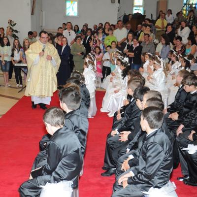 28 aprilie: Bacău "Sfântul Nicolae": Prima Sfântă Împărtăşanie