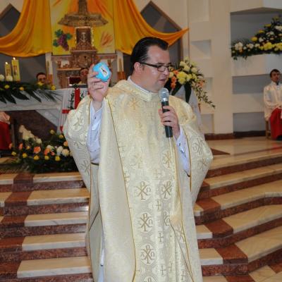 28 aprilie: Bacău "Sfântul Nicolae": Prima Sfântă Împărtăşanie
