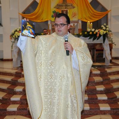 28 aprilie: Bacău "Sfântul Nicolae": Prima Sfântă Împărtăşanie