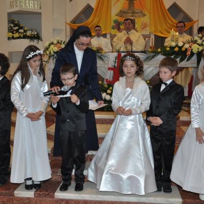 28 aprilie: Bacău "Sfântul Nicolae": Prima Sfântă Împărtăşanie