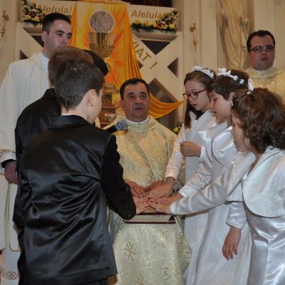 28 aprilie: Bacău "Sfântul Nicolae": Prima Sfântă Împărtăşanie