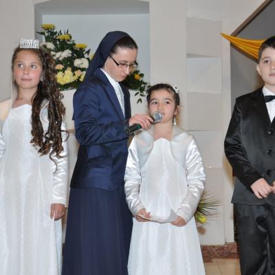 28 aprilie: Bacău "Sfântul Nicolae": Prima Sfântă Împărtăşanie