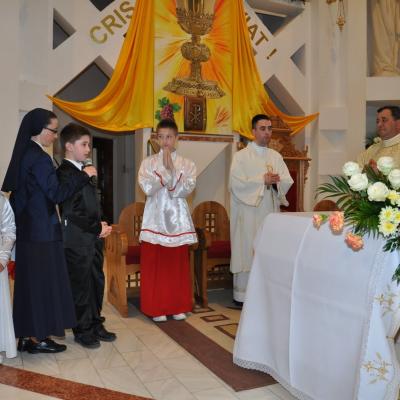 28 aprilie: Bacău "Sfântul Nicolae": Prima Sfântă Împărtăşanie
