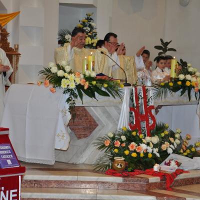 28 aprilie: Bacău "Sfântul Nicolae": Prima Sfântă Împărtăşanie