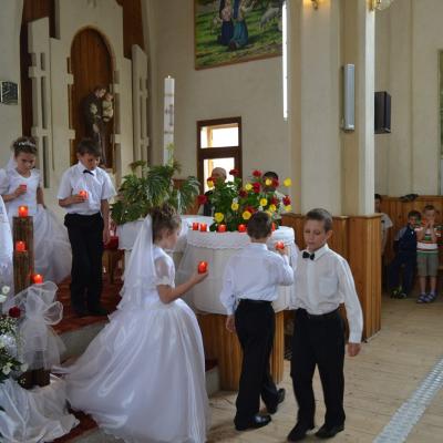 5 mai: Pârgăreşti: Prima sfântă Împărtăşanie