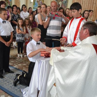 5 mai: Pârgăreşti: Prima sfântă Împărtăşanie