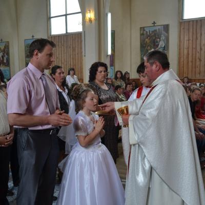 5 mai: Pârgăreşti: Prima sfântă Împărtăşanie