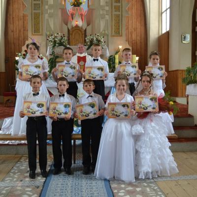 5 mai: Pârgăreşti: Prima sfântă Împărtăşanie