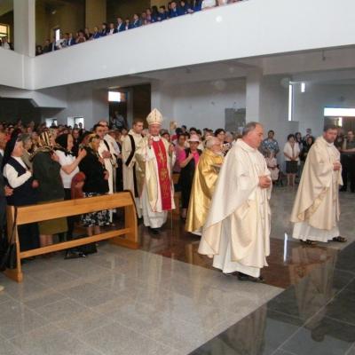 8 mai: Oneşti: Hramul sanctuarului "Fericitul Ieremia"