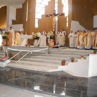 8 mai: Oneşti: Hramul sanctuarului "Fericitul Ieremia"