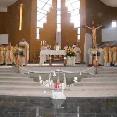8 mai: Oneşti: Hramul sanctuarului "Fericitul Ieremia"