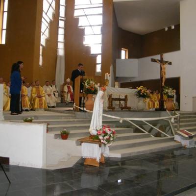 8 mai: Oneşti: Hramul sanctuarului "Fericitul Ieremia"