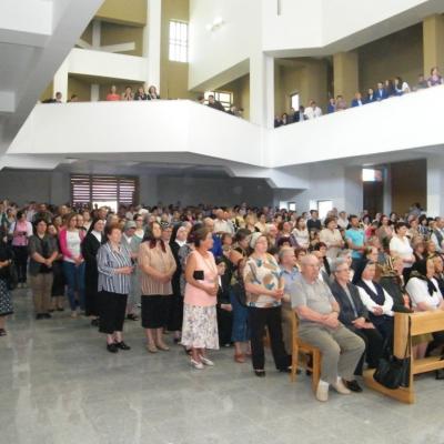 8 mai: Oneşti: Hramul sanctuarului "Fericitul Ieremia"