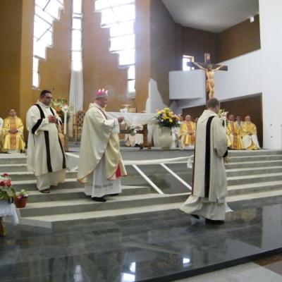 8 mai: Oneşti: Hramul sanctuarului "Fericitul Ieremia"