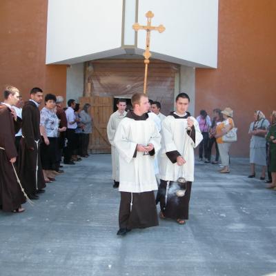 8 mai: Oneşti: Hramul sanctuarului "Fericitul Ieremia"