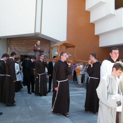 8 mai: Oneşti: Hramul sanctuarului "Fericitul Ieremia"