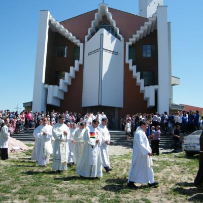 8 mai: Oneşti: Hramul sanctuarului "Fericitul Ieremia"