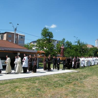 8 mai: Oneşti: Hramul sanctuarului "Fericitul Ieremia"