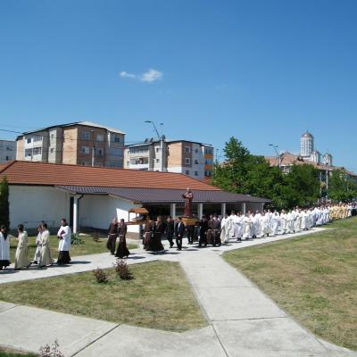 8 mai: Oneşti: Hramul sanctuarului "Fericitul Ieremia"