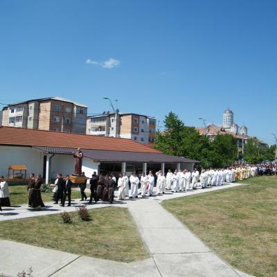 8 mai: Oneşti: Hramul sanctuarului "Fericitul Ieremia"