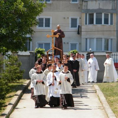 8 mai: Oneşti: Hramul sanctuarului "Fericitul Ieremia"