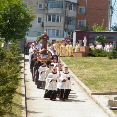 8 mai: Oneşti: Hramul sanctuarului "Fericitul Ieremia"