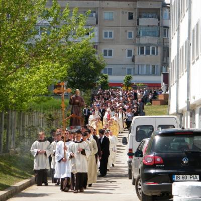 8 mai: Oneşti: Hramul sanctuarului "Fericitul Ieremia"