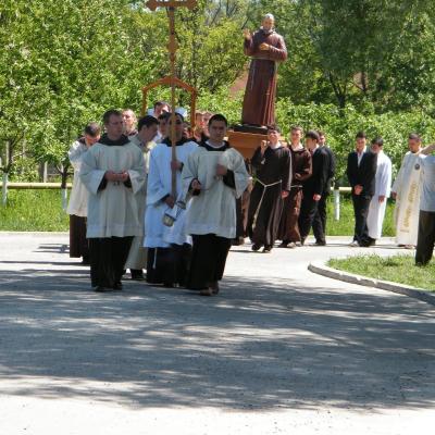8 mai: Oneşti: Hramul sanctuarului "Fericitul Ieremia"