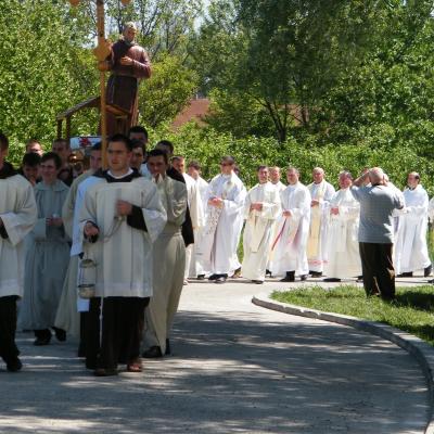 8 mai: Oneşti: Hramul sanctuarului "Fericitul Ieremia"