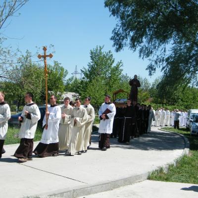 8 mai: Oneşti: Hramul sanctuarului "Fericitul Ieremia"